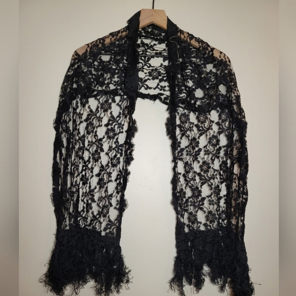 true vintage black floral lace scarf